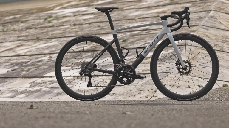 SCOTTがエアロオールラウンダー「ADDICT」をモデルチェンジ！ 5.9kgの